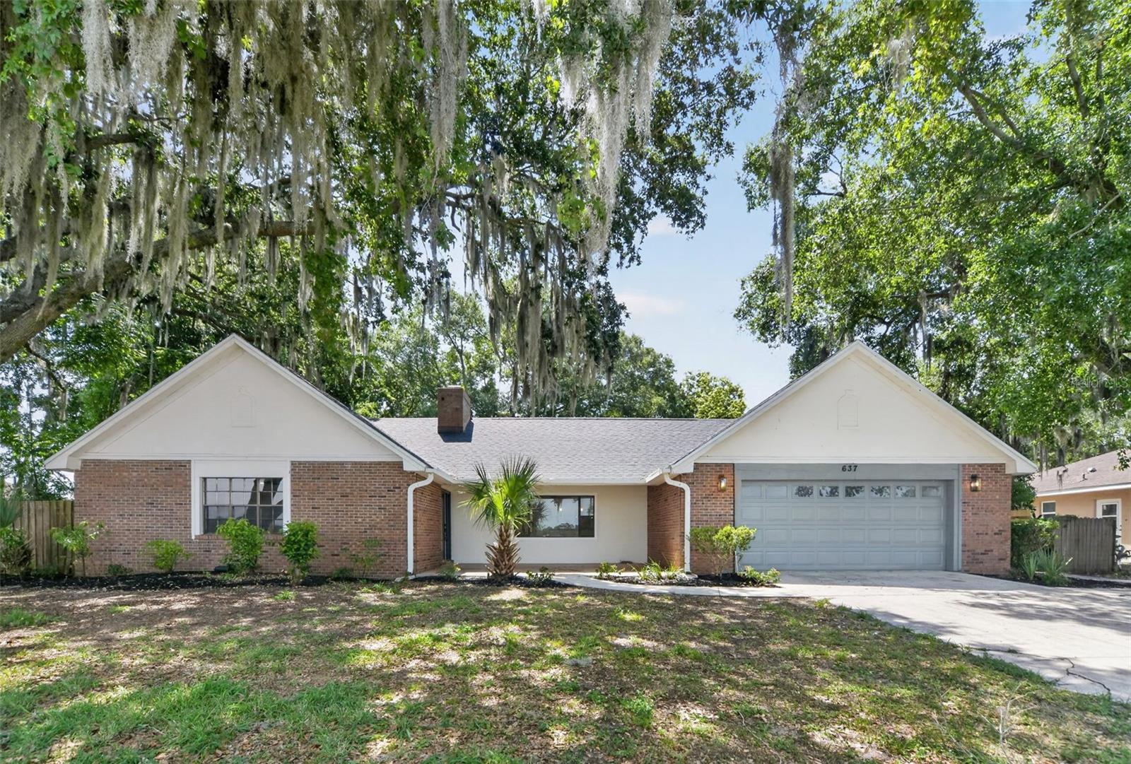 637 W LAKESHORE DR, CLERMONT, FL