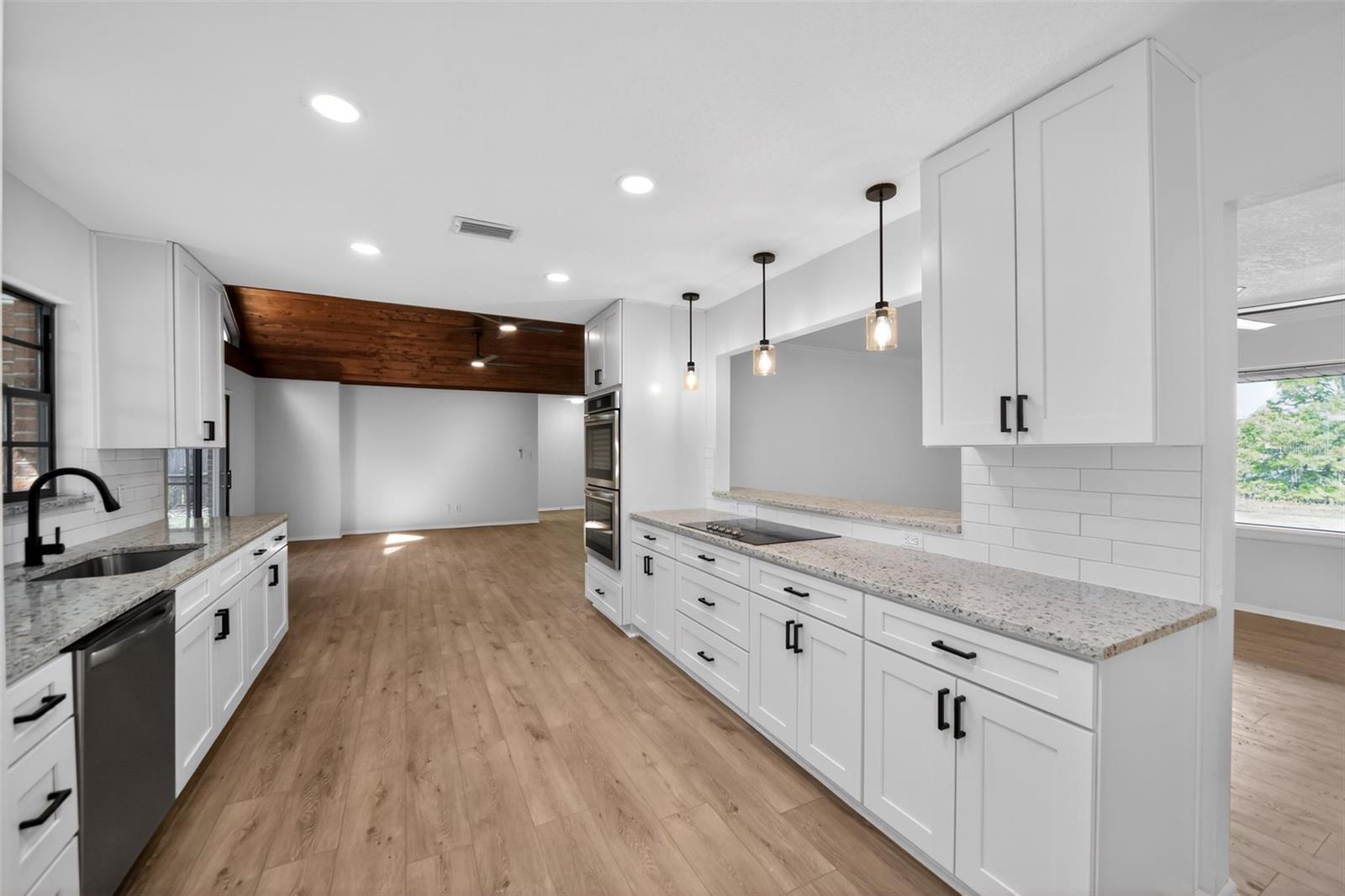 637 W LAKESHORE DR, CLERMONT, FL — photo 12