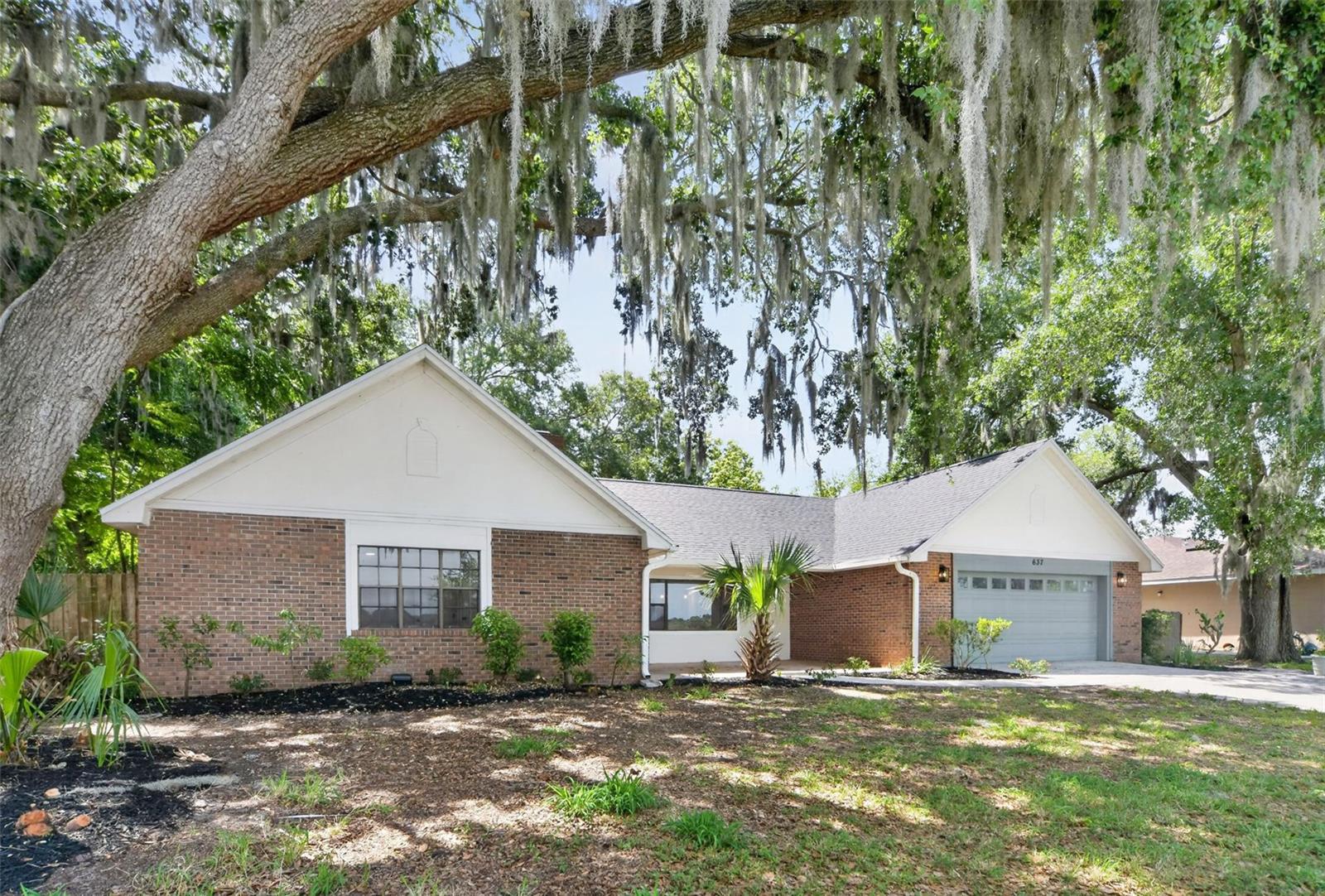 637 W LAKESHORE DR, CLERMONT, FL — photo 36