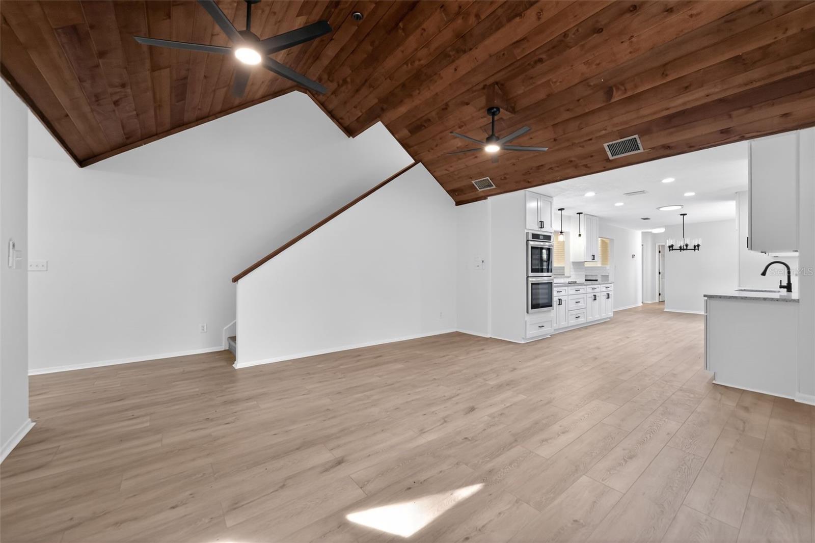 637 W LAKESHORE DR, CLERMONT, FL — photo 52