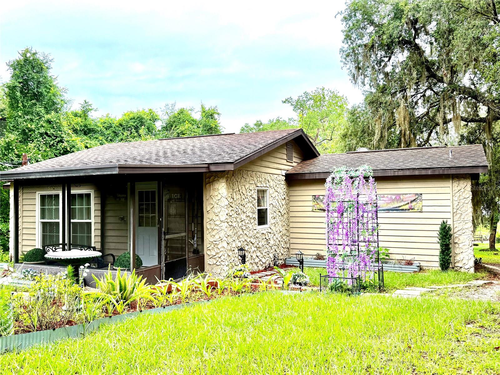 208 ASHLEY ST, HAWTHORNE, FL