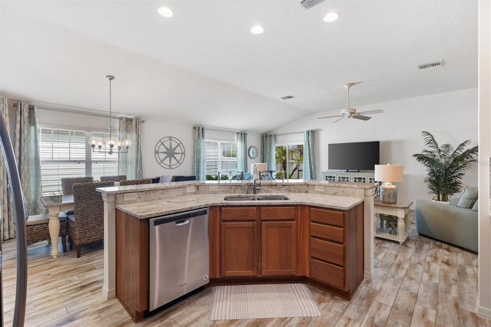 1101 SOUTHERN SUN DR, THE VILLAGES, FL — photo 10