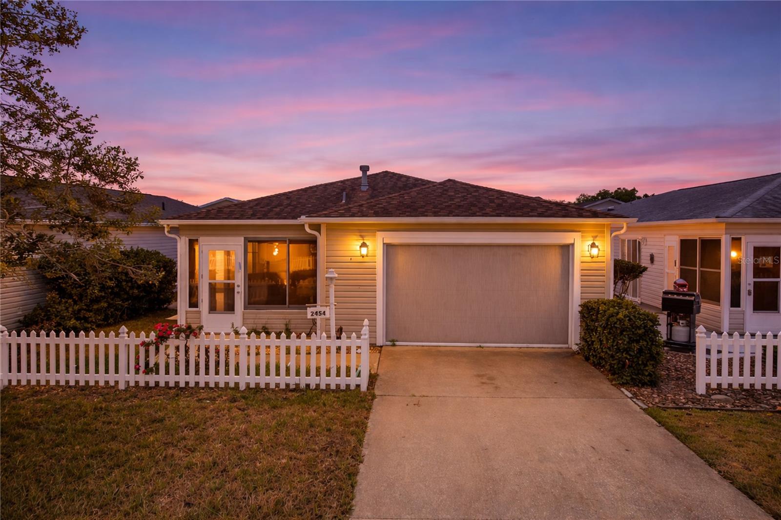 2454 SOUTHERN OAK ST, THE VILLAGES, FL — photo 4