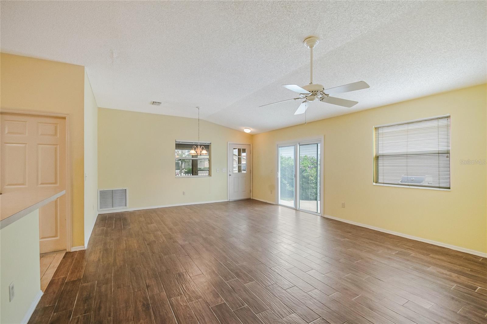 2454 SOUTHERN OAK ST, THE VILLAGES, FL — photo 8