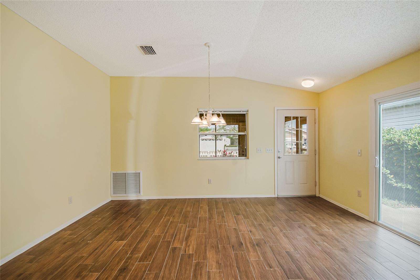 2454 SOUTHERN OAK ST, THE VILLAGES, FL — photo 9