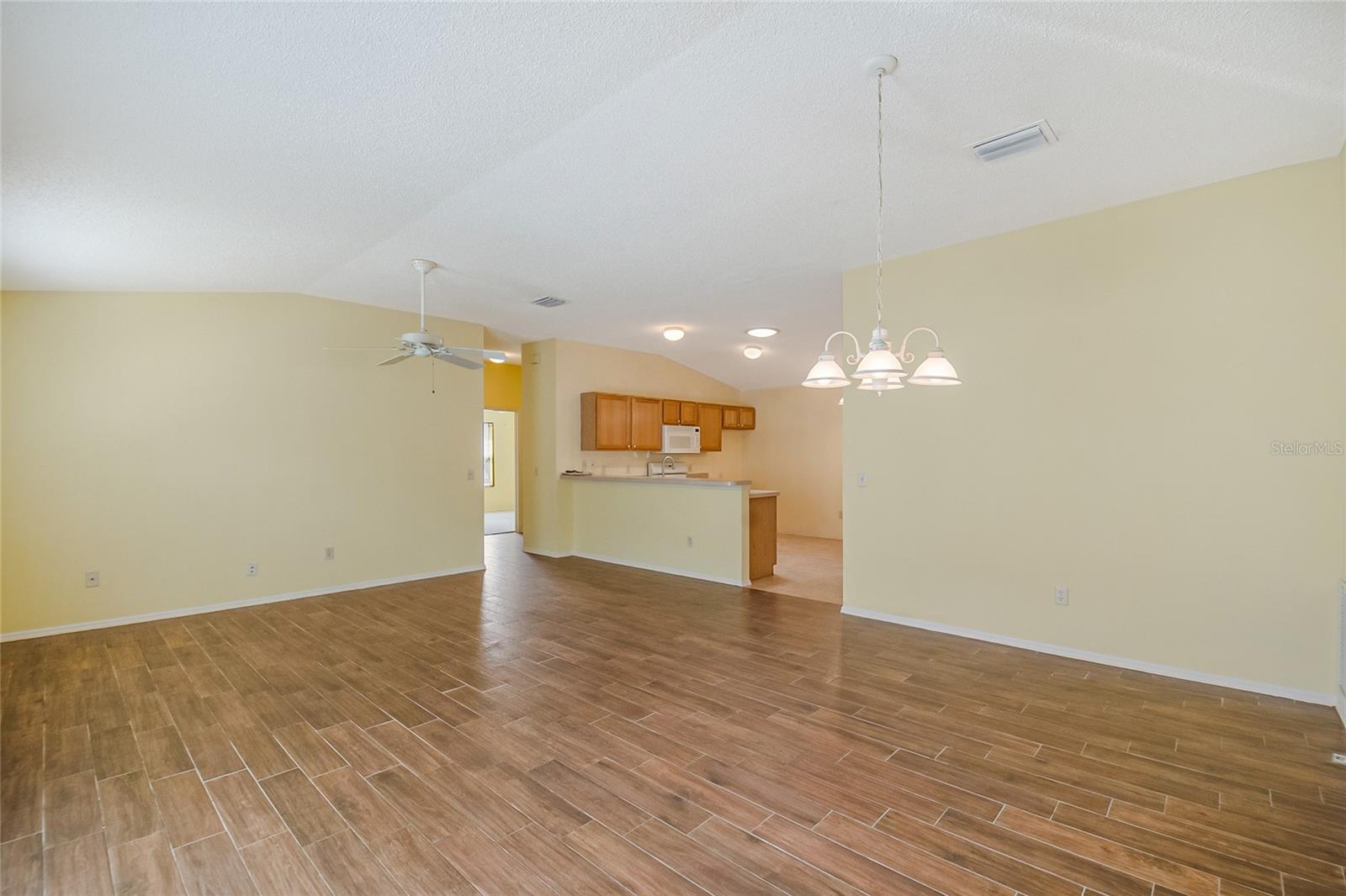 2454 SOUTHERN OAK ST, THE VILLAGES, FL — photo 10