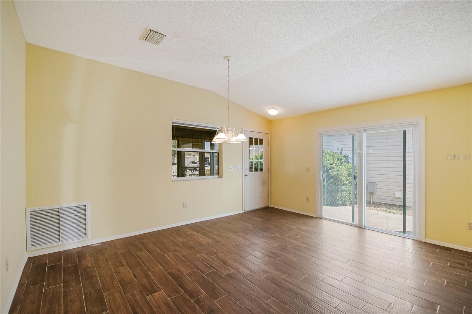 2454 SOUTHERN OAK ST, THE VILLAGES, FL — photo 11