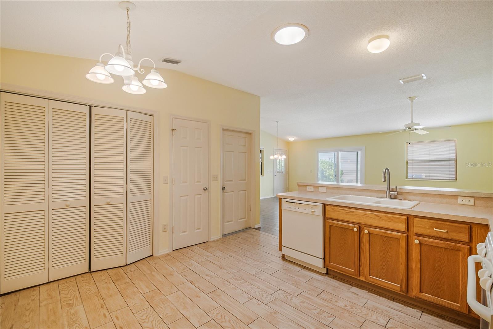 2454 SOUTHERN OAK ST, THE VILLAGES, FL — photo 16