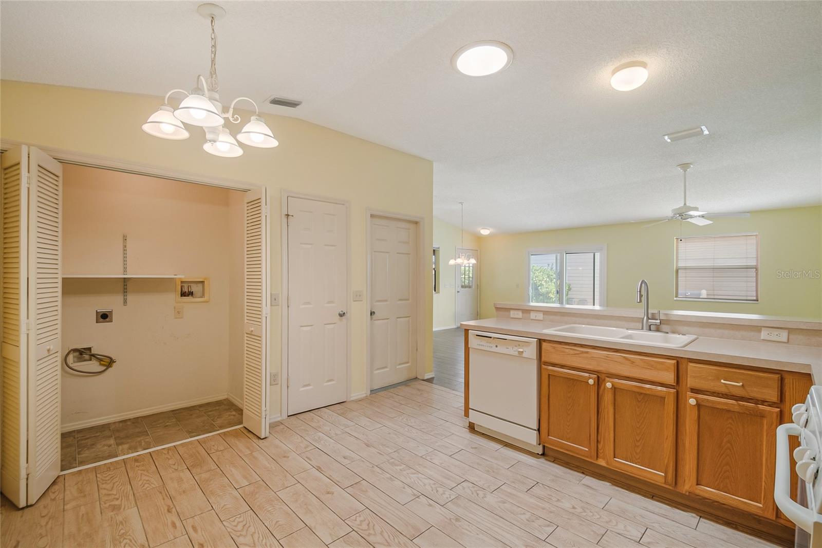 2454 SOUTHERN OAK ST, THE VILLAGES, FL — photo 17