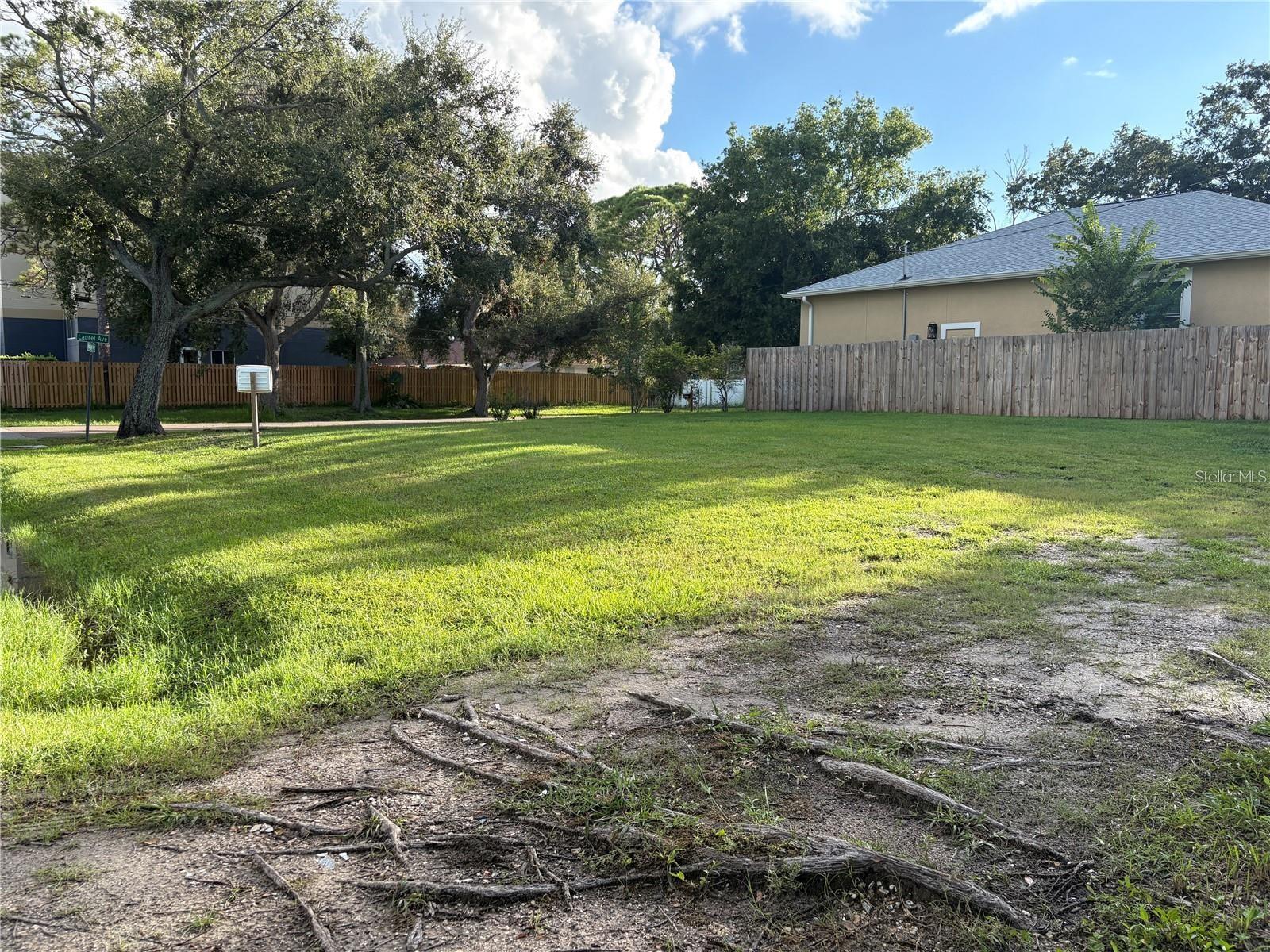 3215 LAUREL AVE, CLEARWATER, FL — photo 2