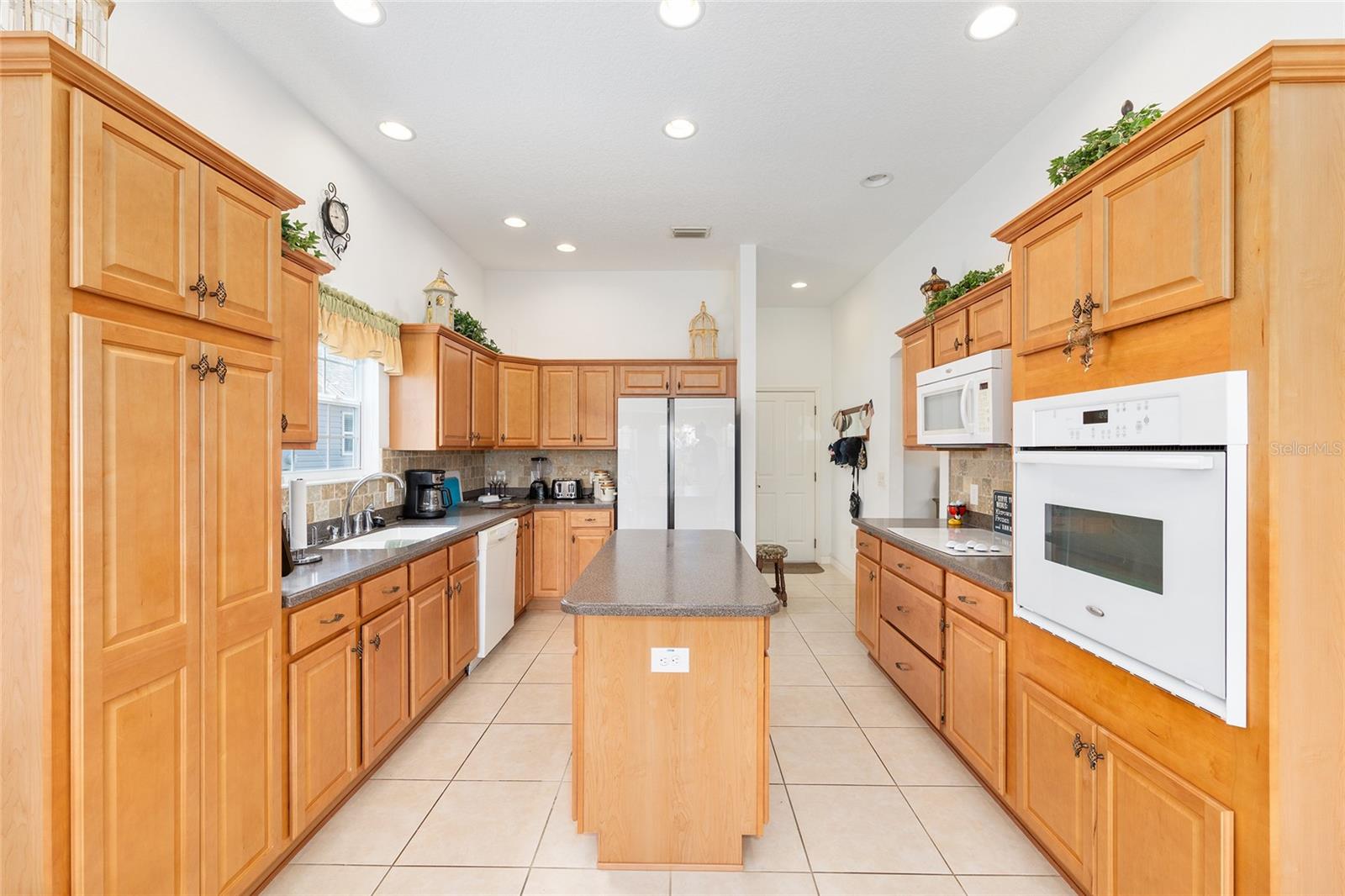 2047 DUNSTER CT, THE VILLAGES, FL — photo 28
