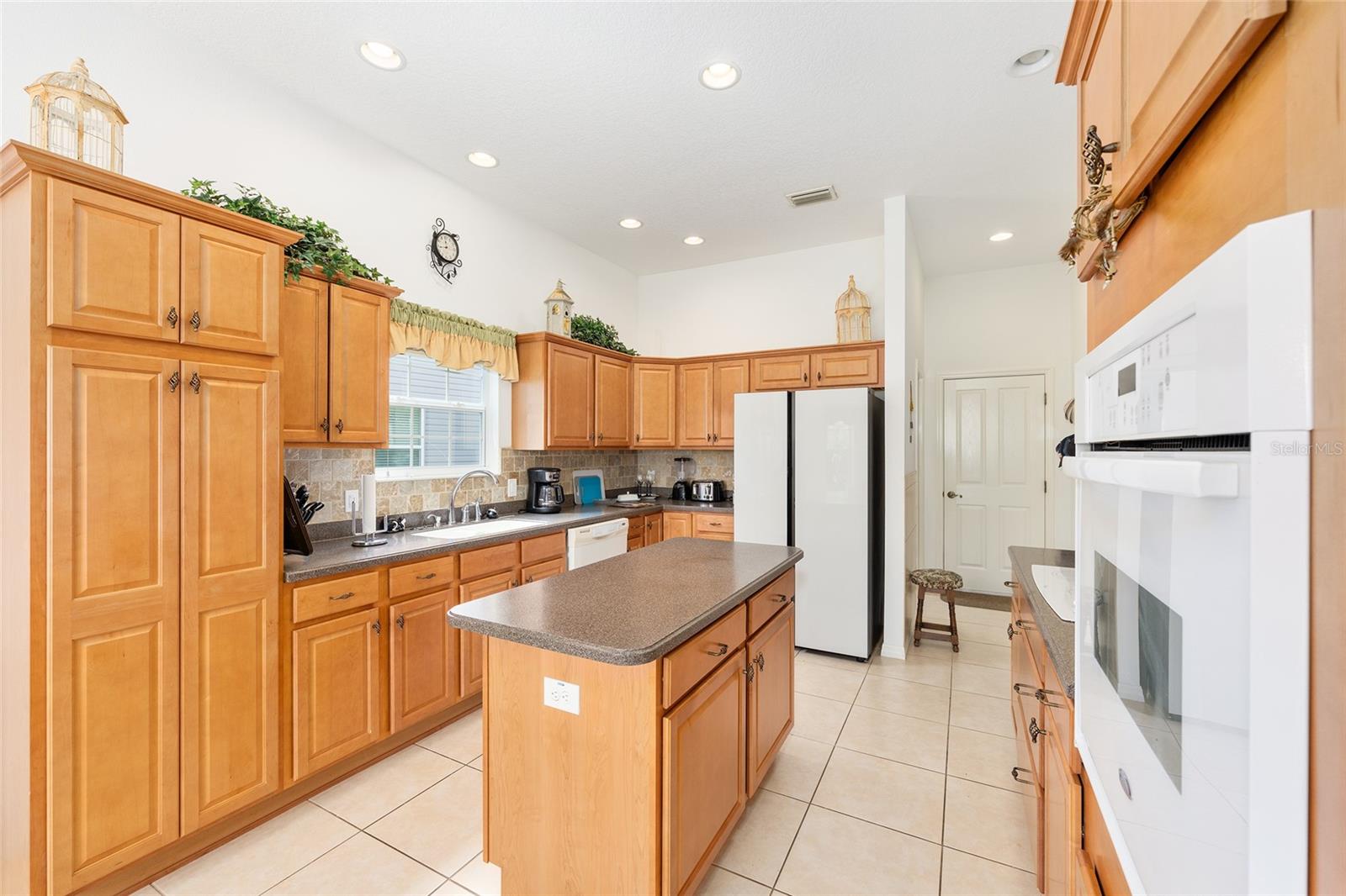 2047 DUNSTER CT, THE VILLAGES, FL — photo 30
