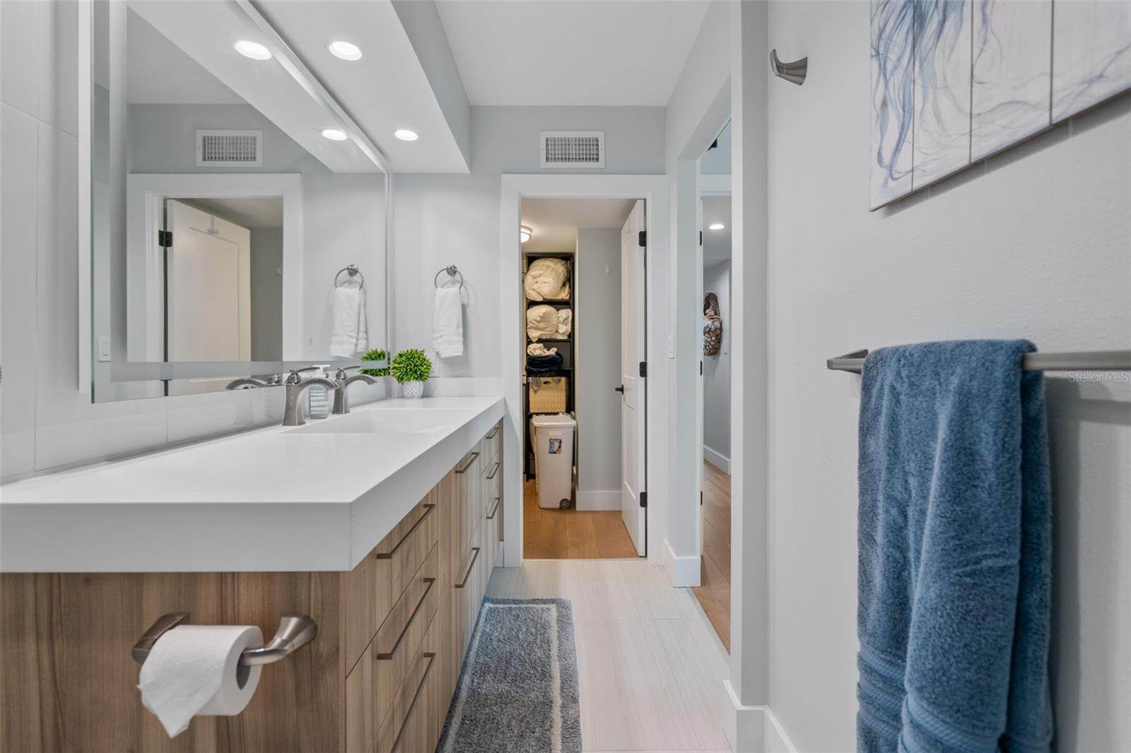 1050 LONGBOAT CLUB RD #901, LONGBOAT KEY, FL — photo 21