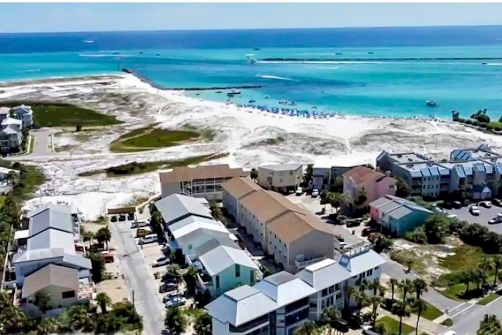 111 GULF WINDS CT #111, DESTIN, FL