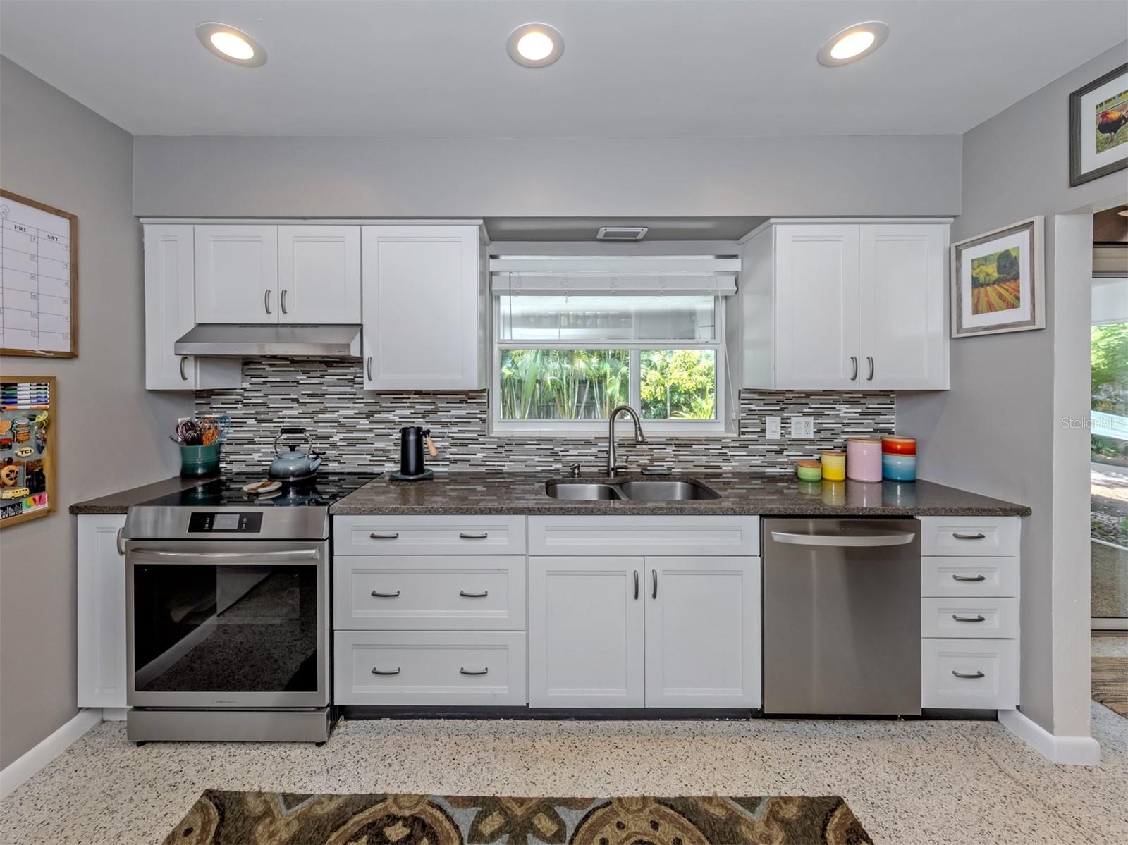 632 PARK DR, BRADENTON, FL — photo 9