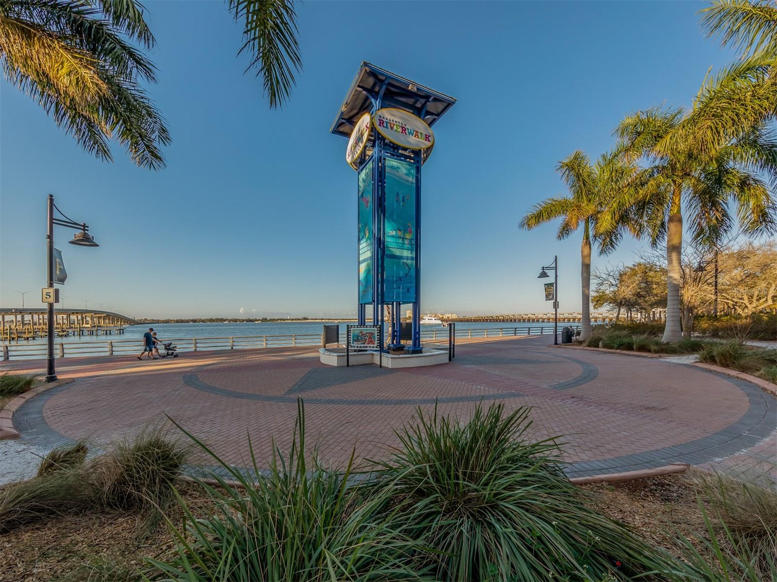 632 PARK DR, BRADENTON, FL — photo 41