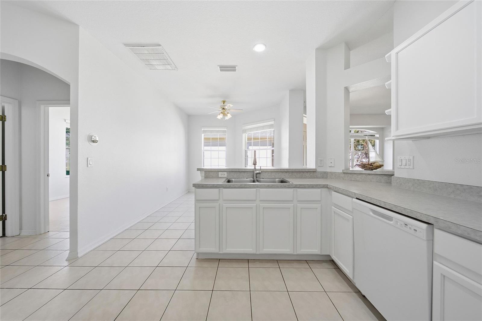 3343 CHAPEL CREEK CIR, WESLEY CHAPEL, FL — photo 11