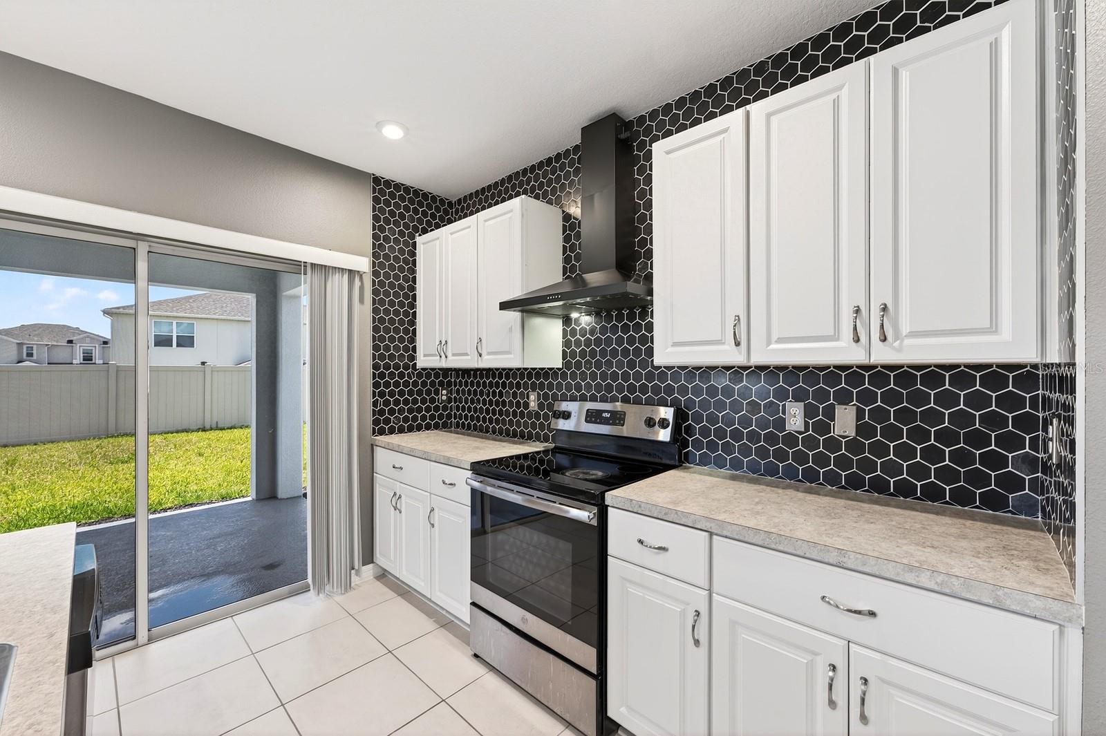 596 MEADOW BEND DR, DAVENPORT, FL — photo 9