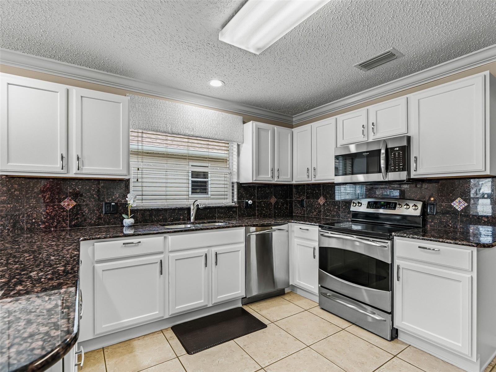2121 GERARDO AVE, THE VILLAGES, FL — photo 8