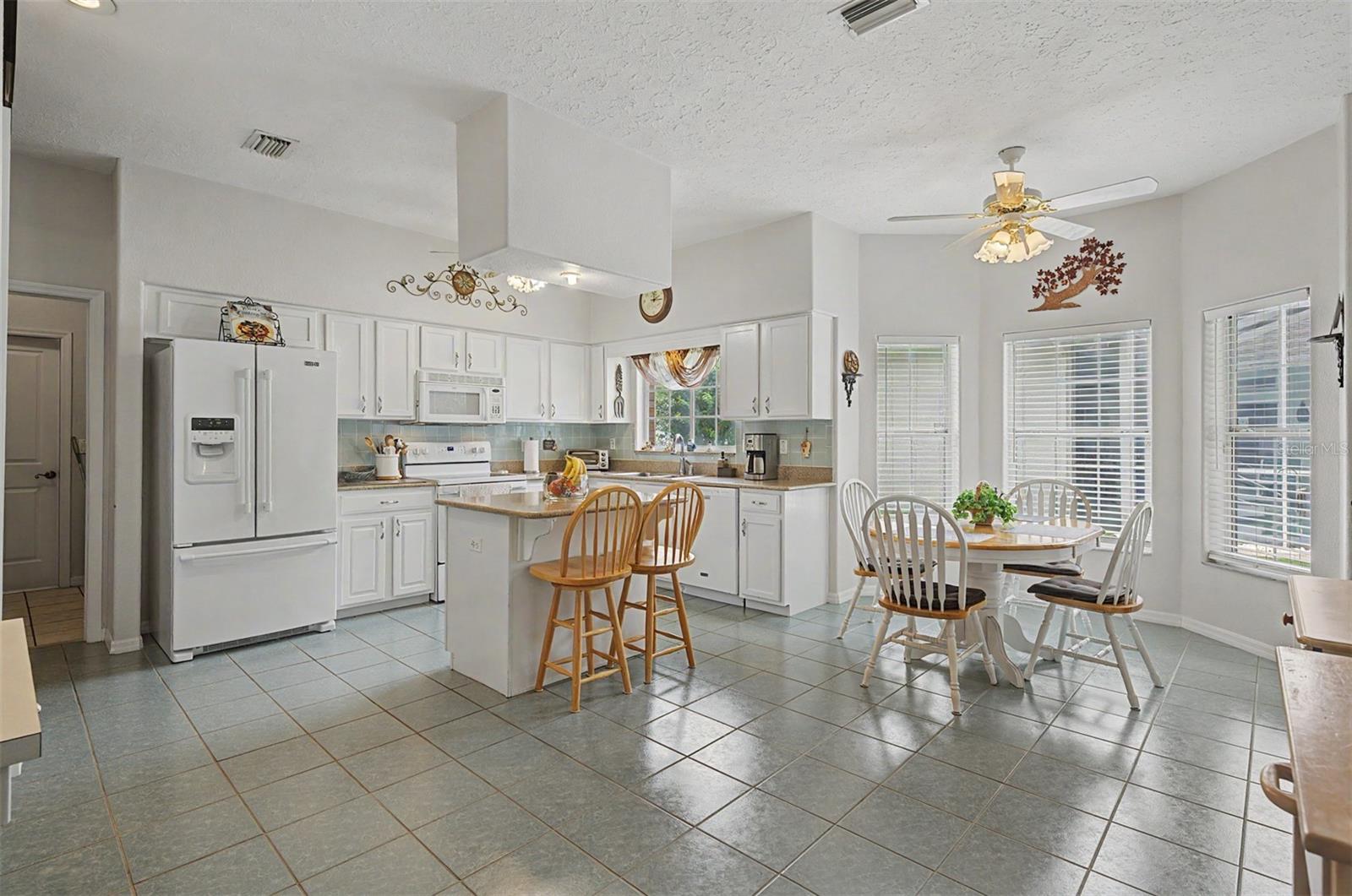 6634 NORTHLAKE DR, ZEPHYRHILLS, FL — photo 4