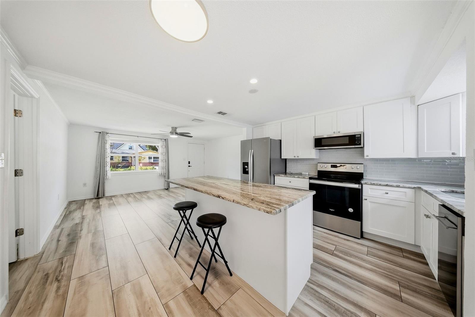 1565 CONNECTICUT AVE NE, ST PETERSBURG, FL — photo 9