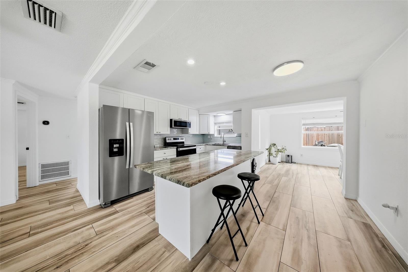 1565 CONNECTICUT AVE NE, ST PETERSBURG, FL — photo 10