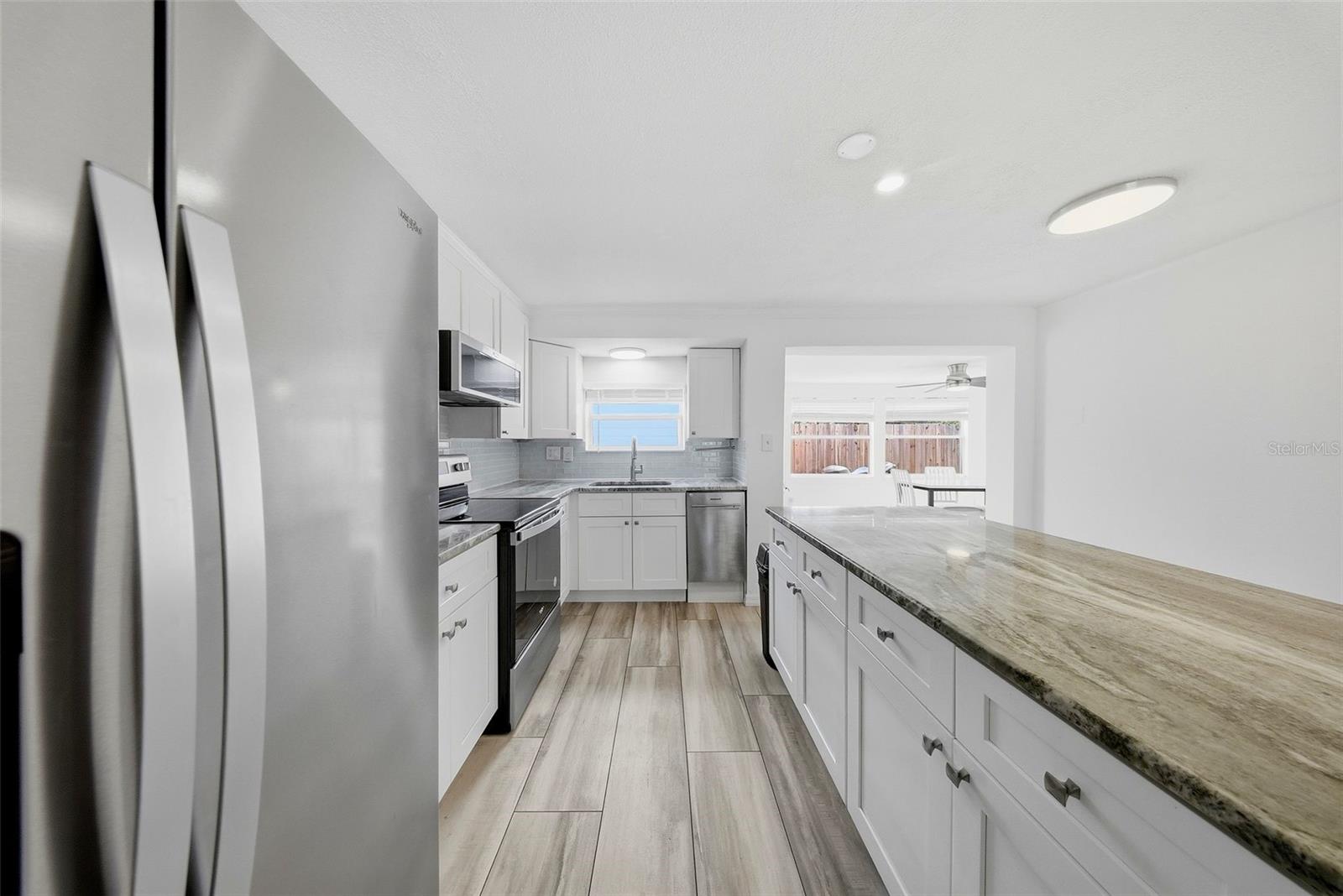 1565 CONNECTICUT AVE NE, ST PETERSBURG, FL — photo 12