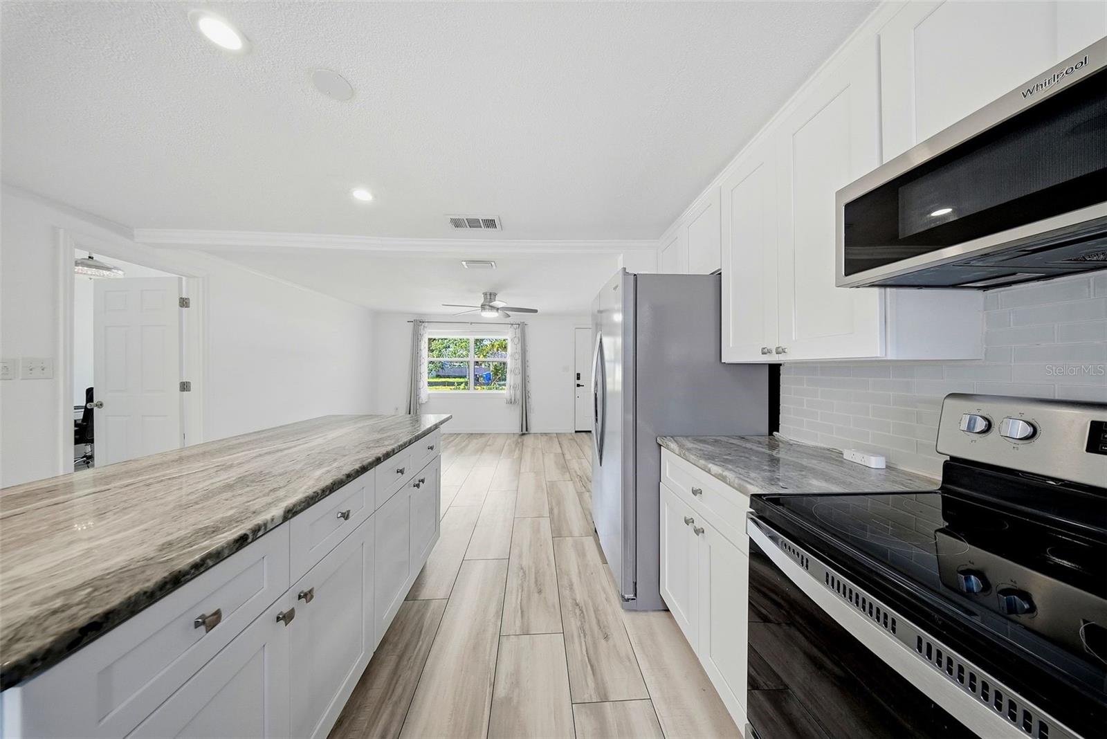 1565 CONNECTICUT AVE NE, ST PETERSBURG, FL — photo 13