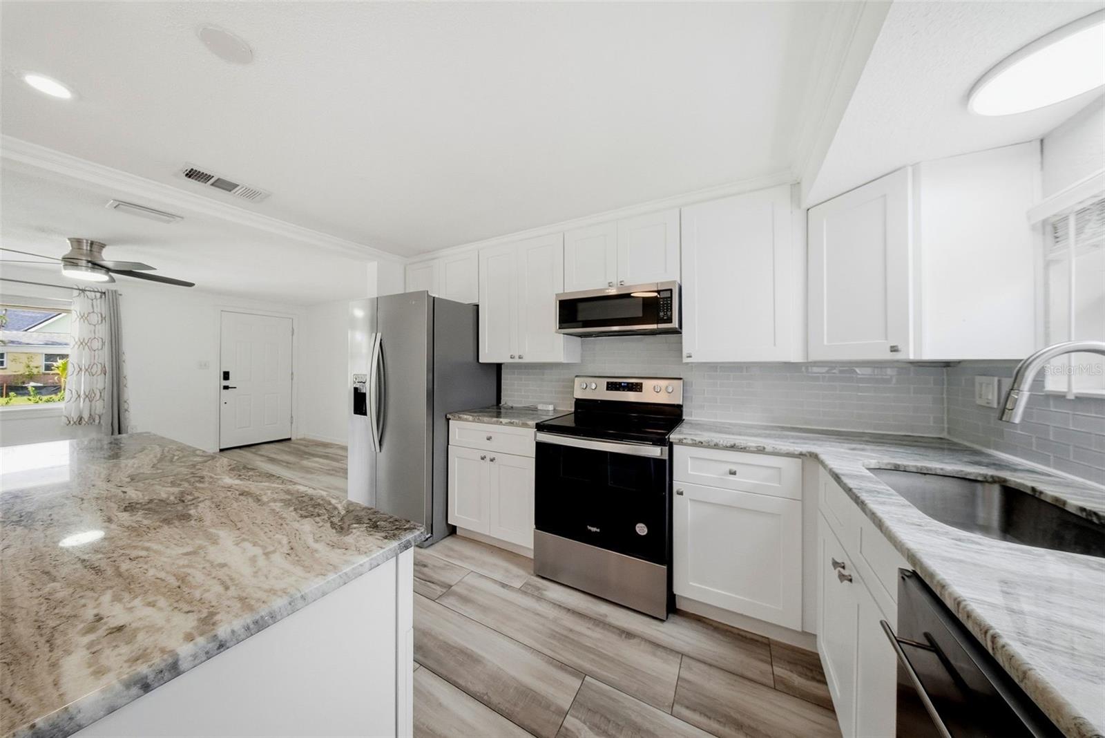 1565 CONNECTICUT AVE NE, ST PETERSBURG, FL — photo 14