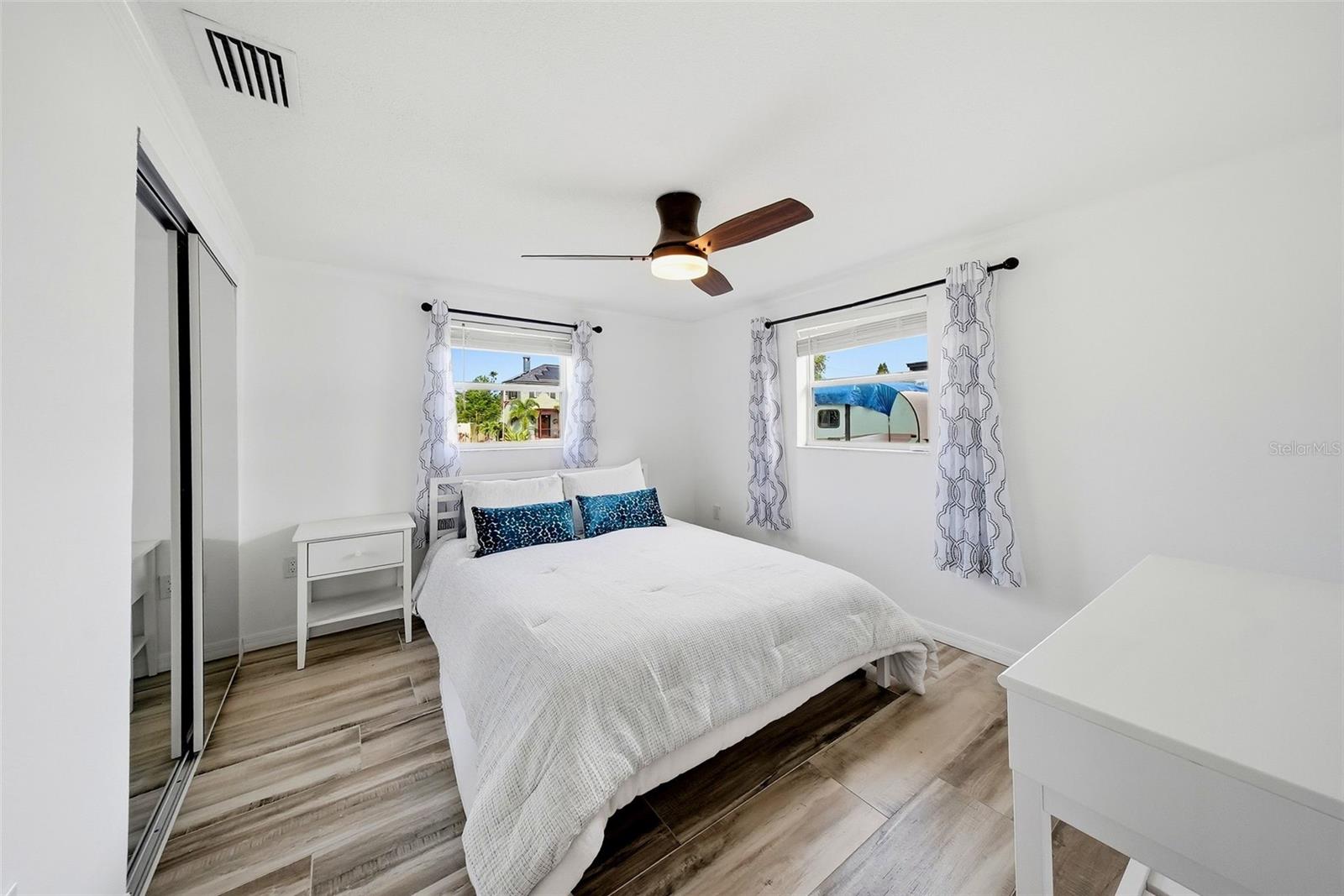 1565 CONNECTICUT AVE NE, ST PETERSBURG, FL — photo 25