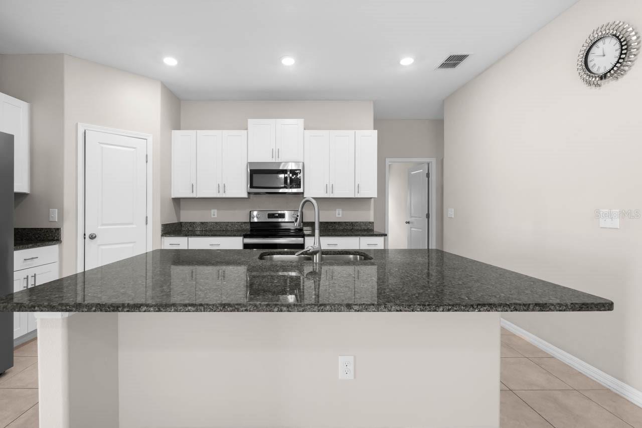 6823 KING CREEK DR, SUN CITY CENTER, FL — photo 9