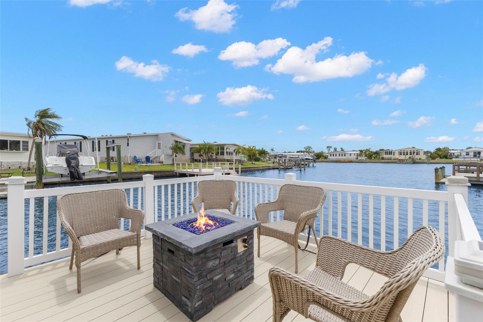 124 AMERICANA CT NE #214, ST PETERSBURG, FL
