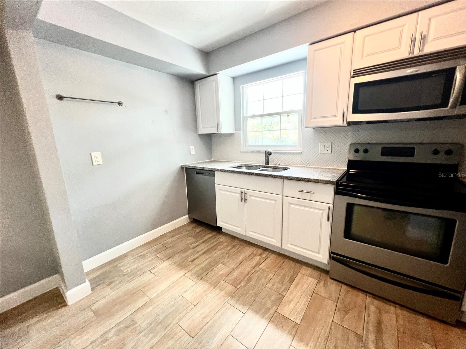 14402 REUTER STRASSE CIR #223, TAMPA, FL — photo 2