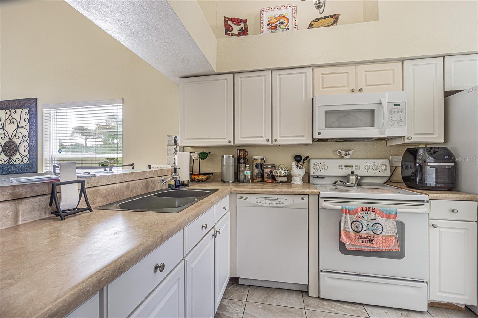 7601 LIMEBURY CT, TAMPA, FL — photo 4