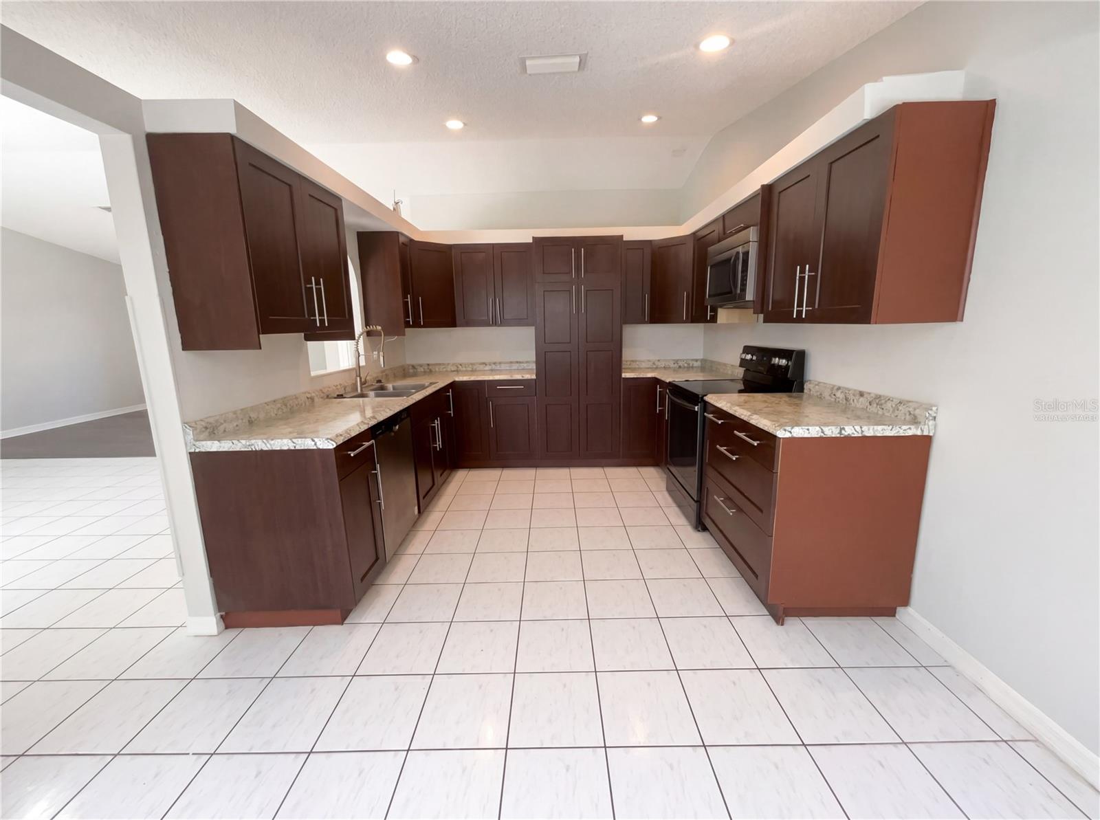 1750 EVERGREEN CT, KISSIMMEE, FL — photo 2