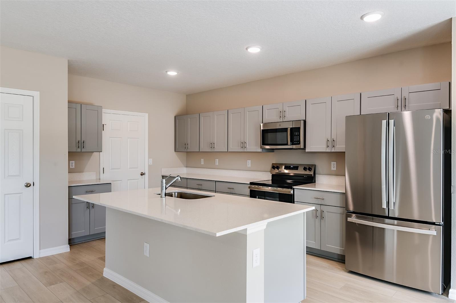 9110 BELLEVIEW FOREST PASS, DADE CITY, FL — photo 2