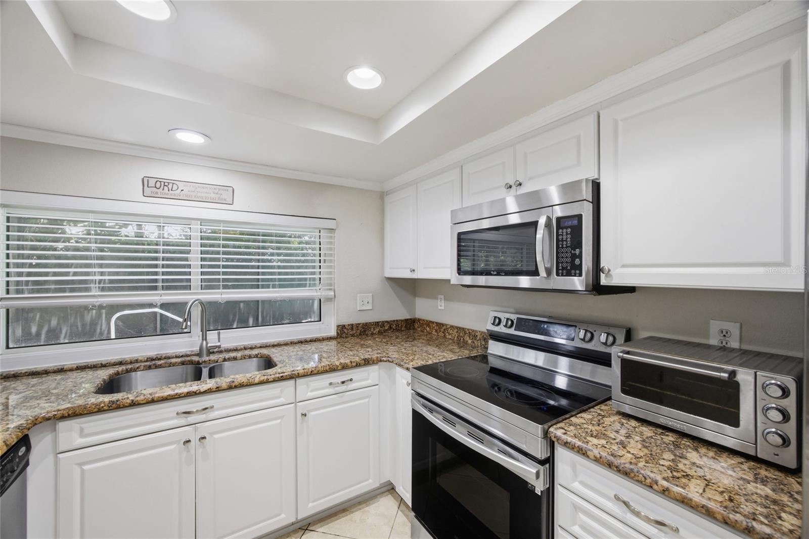 2447 GROVE RIDGE DR, PALM HARBOR, FL — photo 12