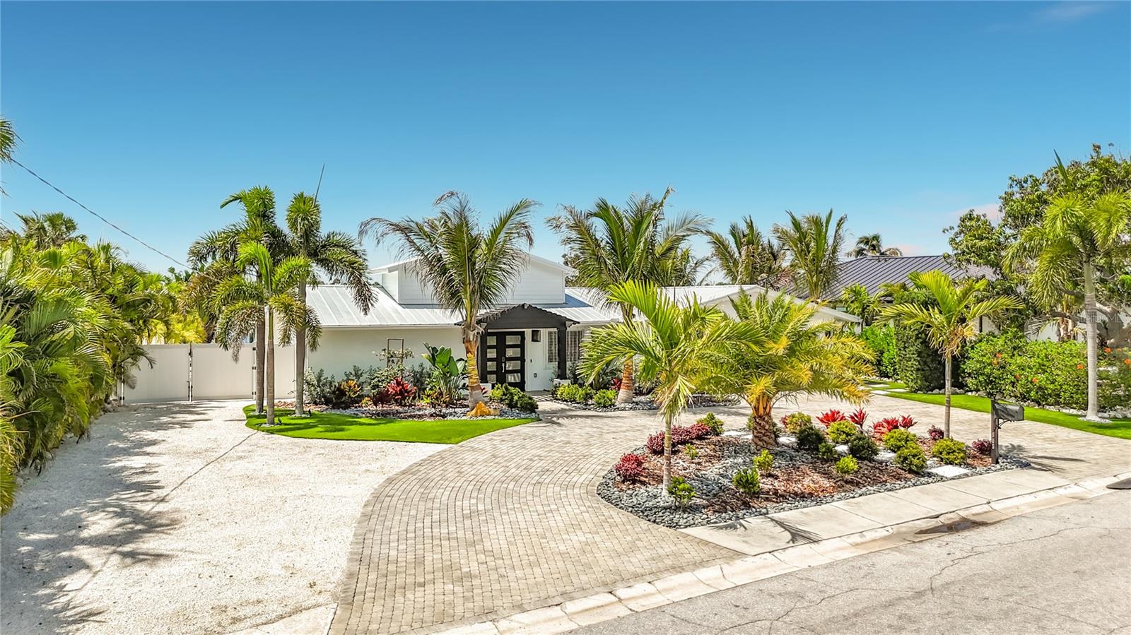 605 KEY ROYALE DR, HOLMES BEACH, FL — photo 7