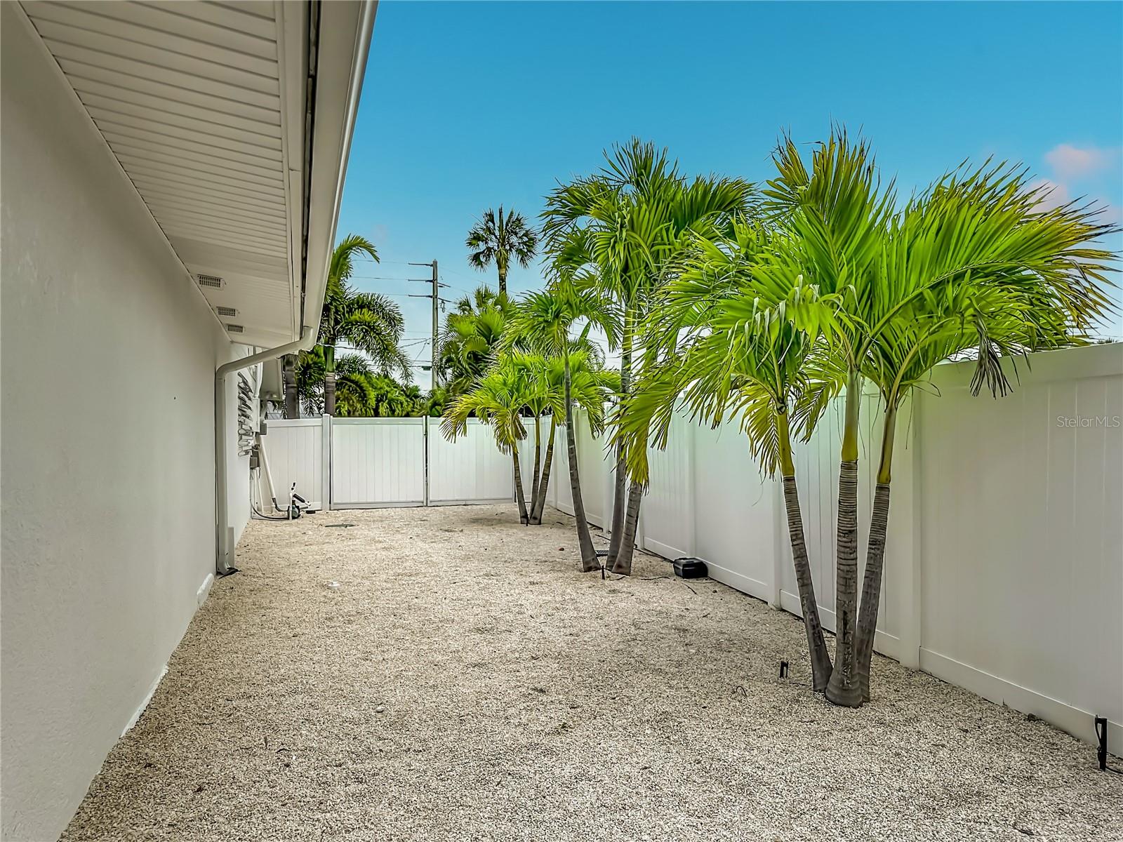 605 KEY ROYALE DR, HOLMES BEACH, FL — photo 17