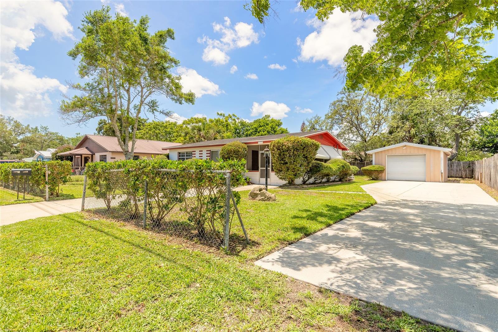1584 VALENCIA AVE, DAYTONA BEACH, FL