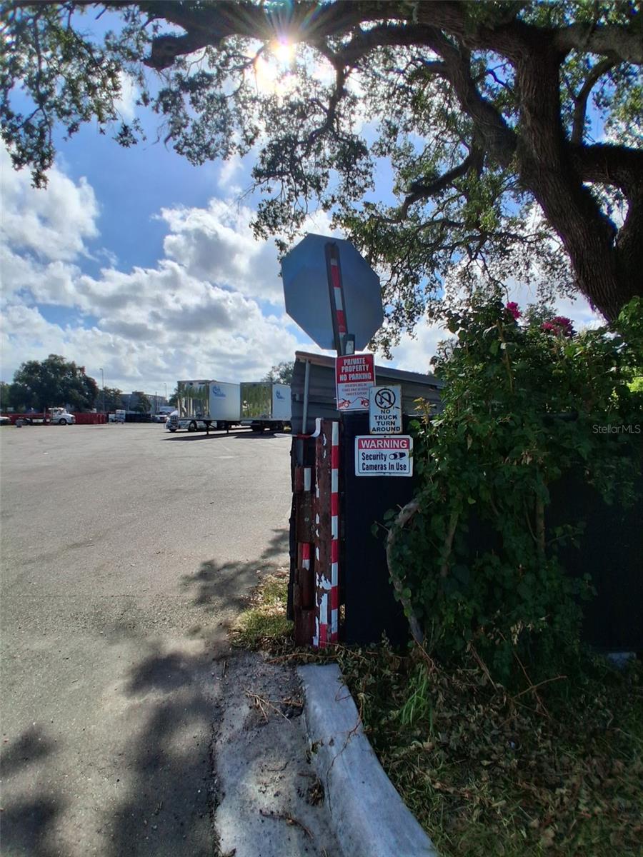 7001 CAUSEWAY BLVD, TAMPA, FL — photo 2