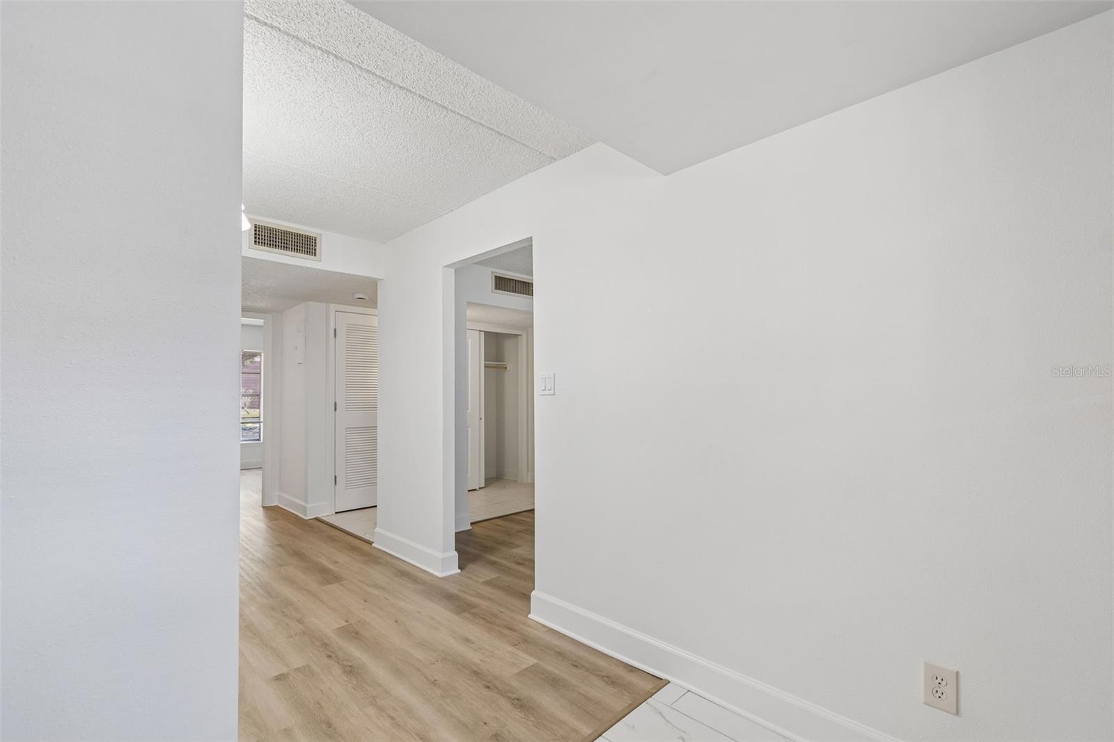 8460 13TH ST N #B, ST PETERSBURG, FL — photo 6