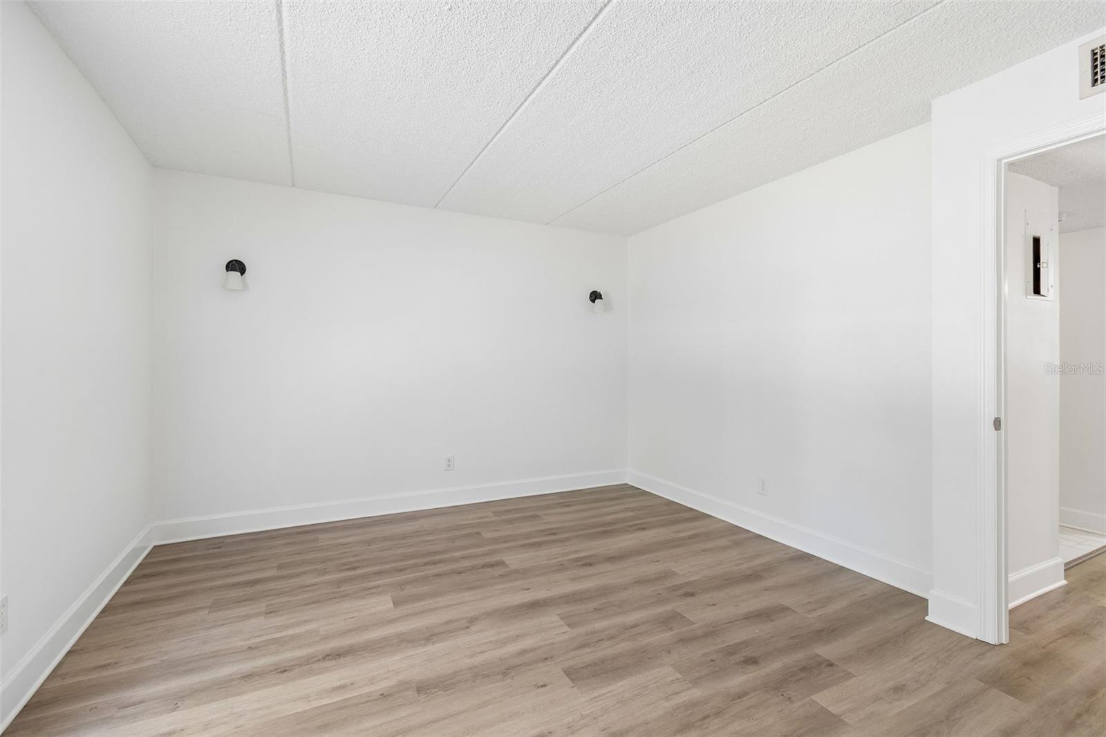 8460 13TH ST N #B, ST PETERSBURG, FL — photo 18
