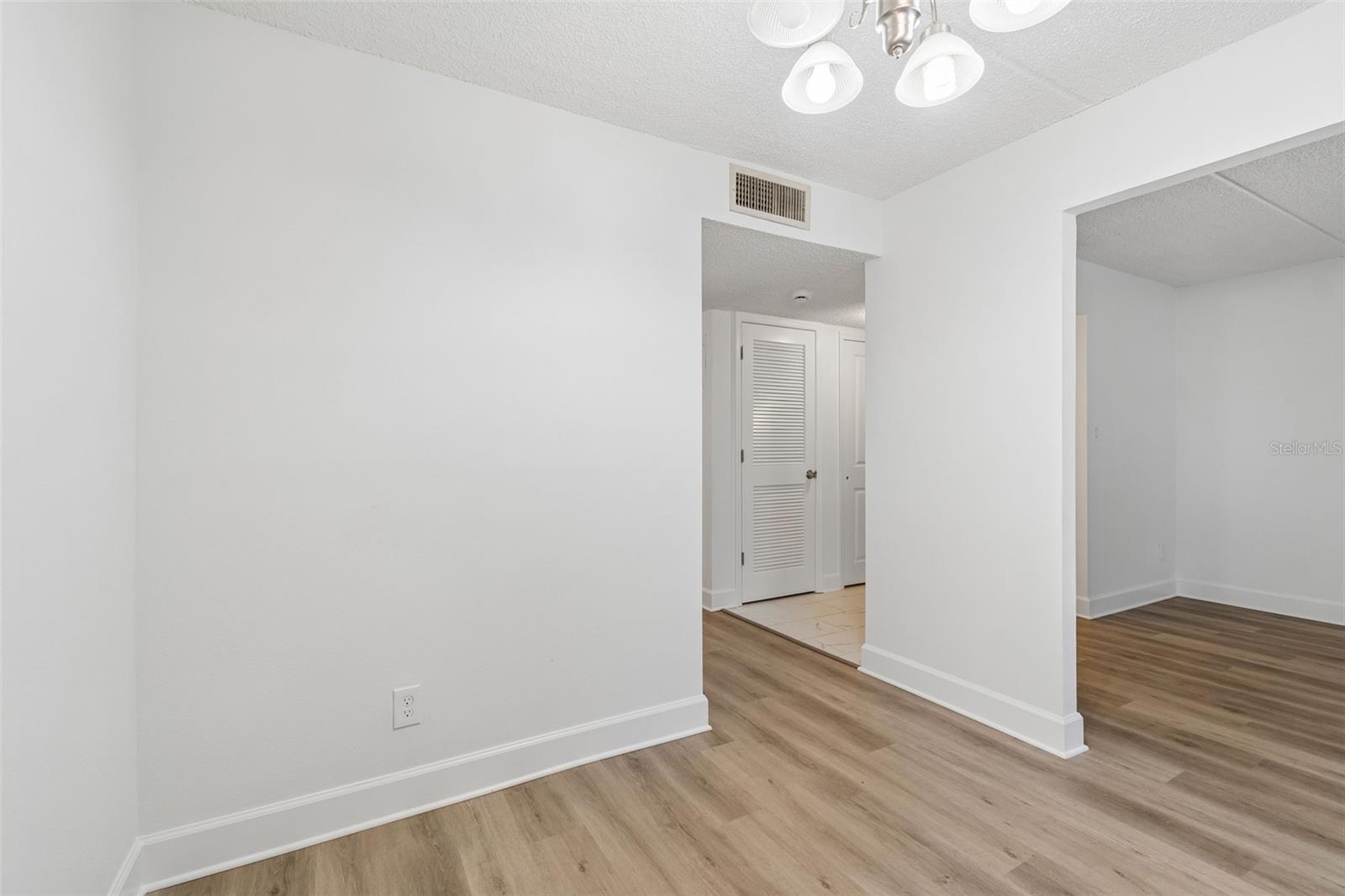 8460 13TH ST N #B, ST PETERSBURG, FL — photo 23