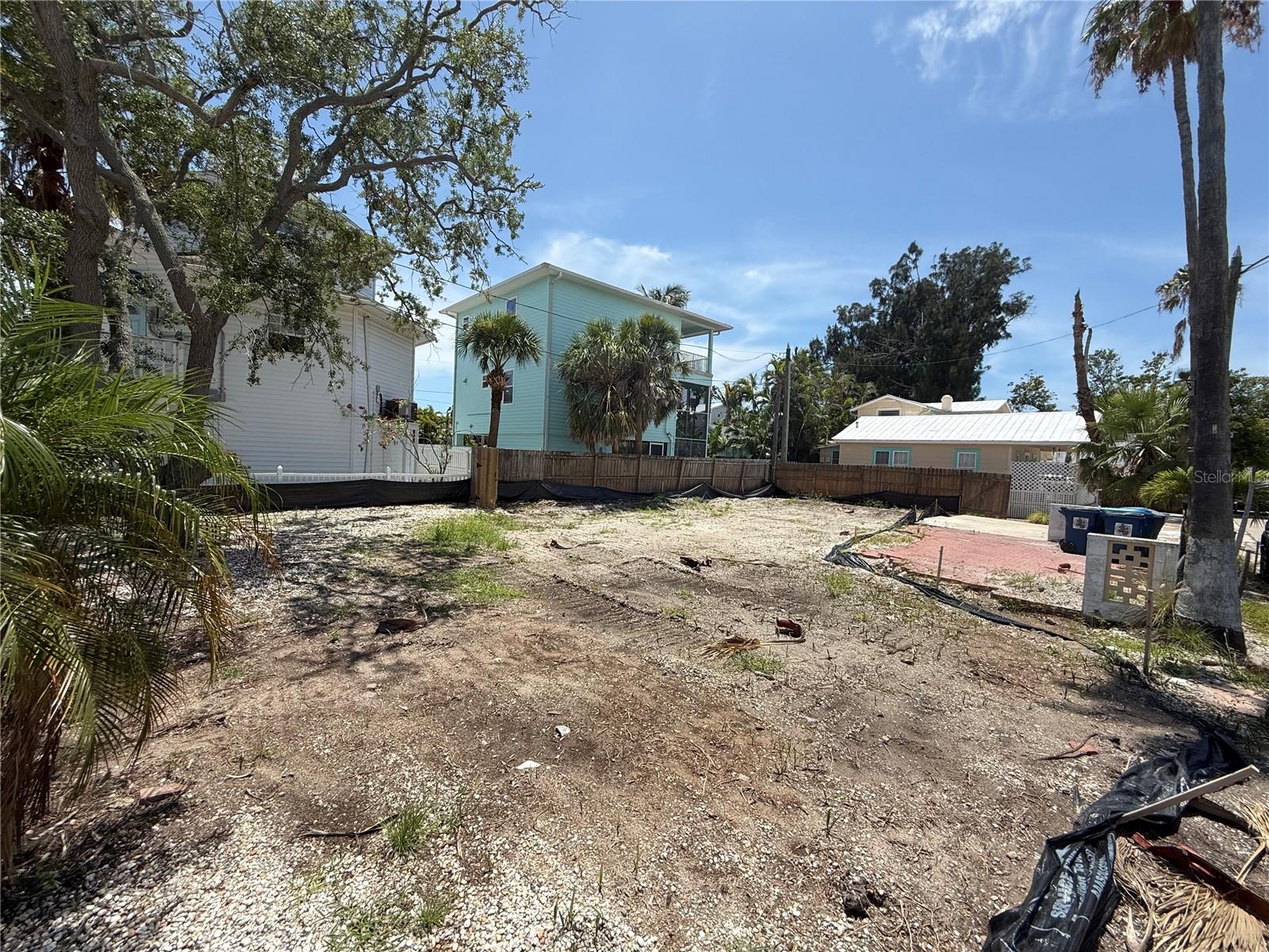 8586 E BAY DR, TREASURE ISLAND, FL