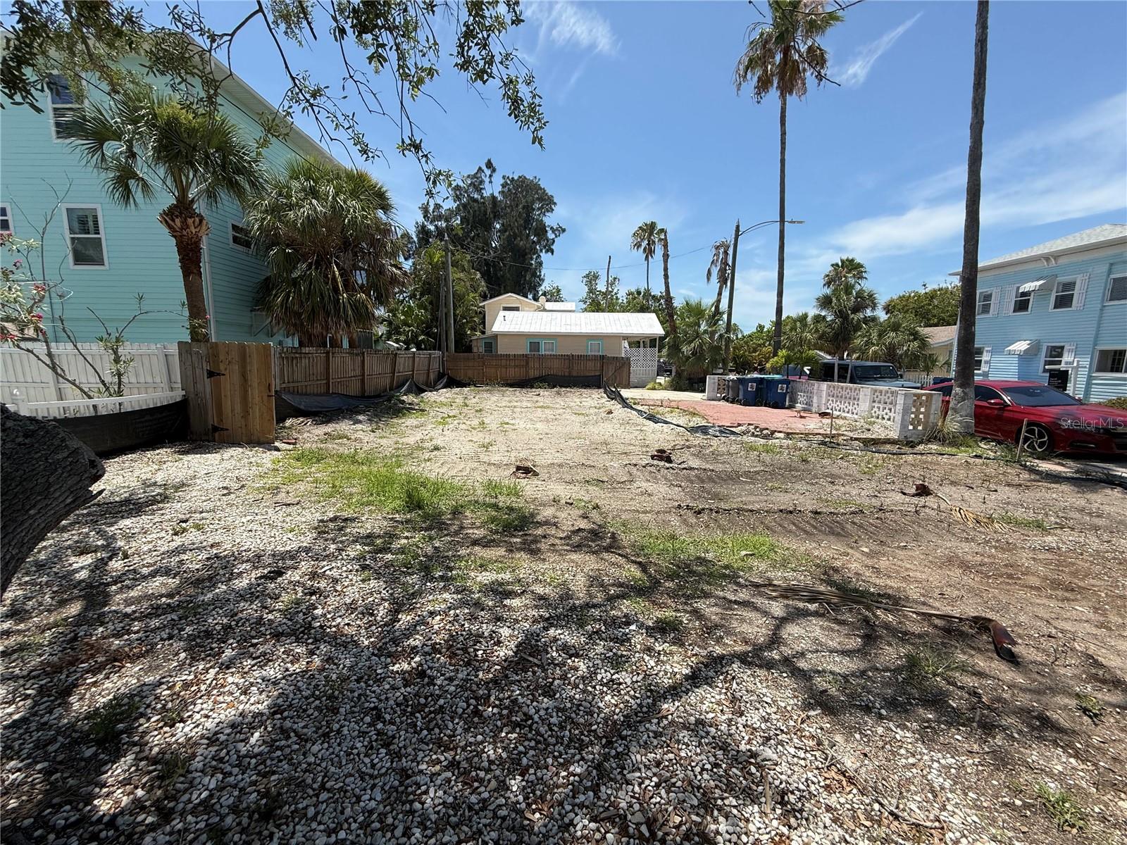 8586 E BAY DR, TREASURE ISLAND, FL — photo 2