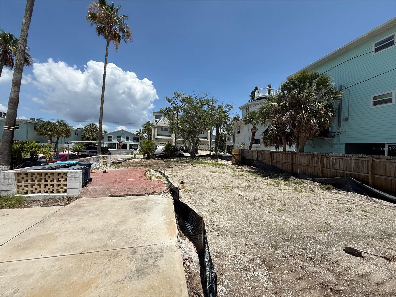 8586 E BAY DR, TREASURE ISLAND, FL — photo 4