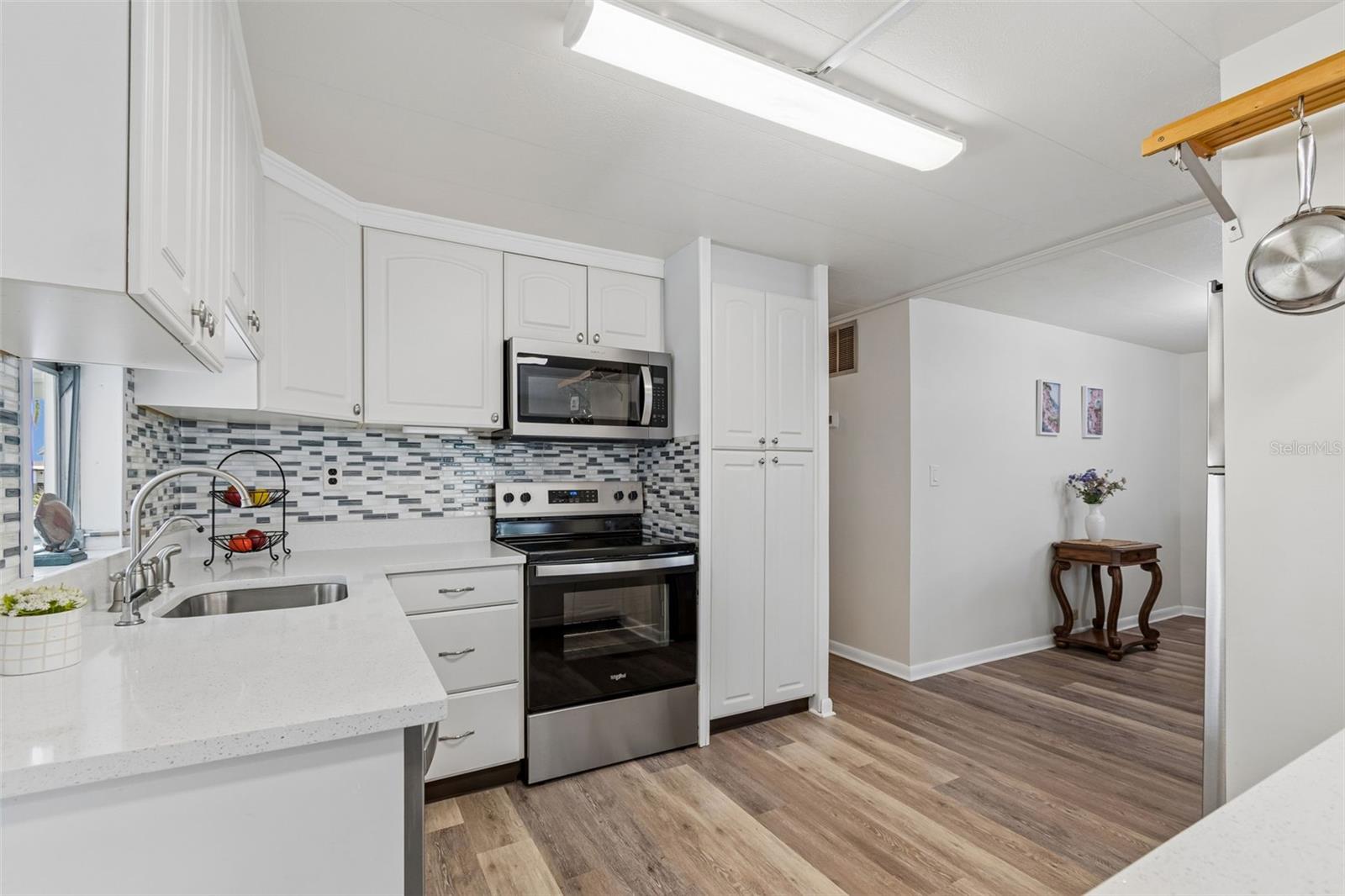 7186 MOUNT ARLINGTON DR NE #421, ST PETERSBURG, FL — photo 9