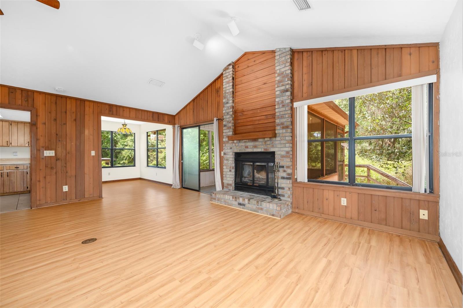 1301 NW 94TH ST, GAINESVILLE, FL — photo 3