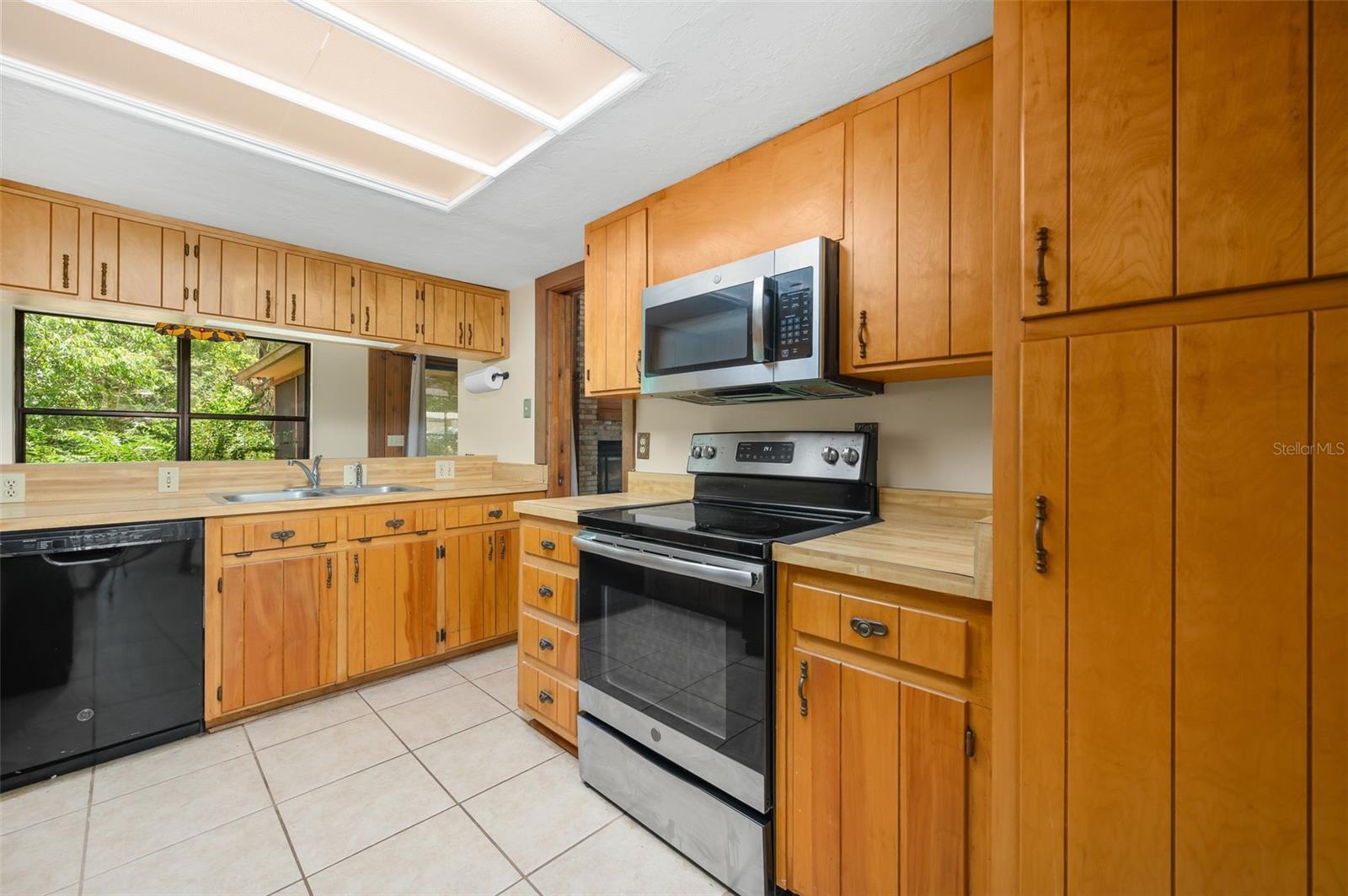 1301 NW 94TH ST, GAINESVILLE, FL — photo 6